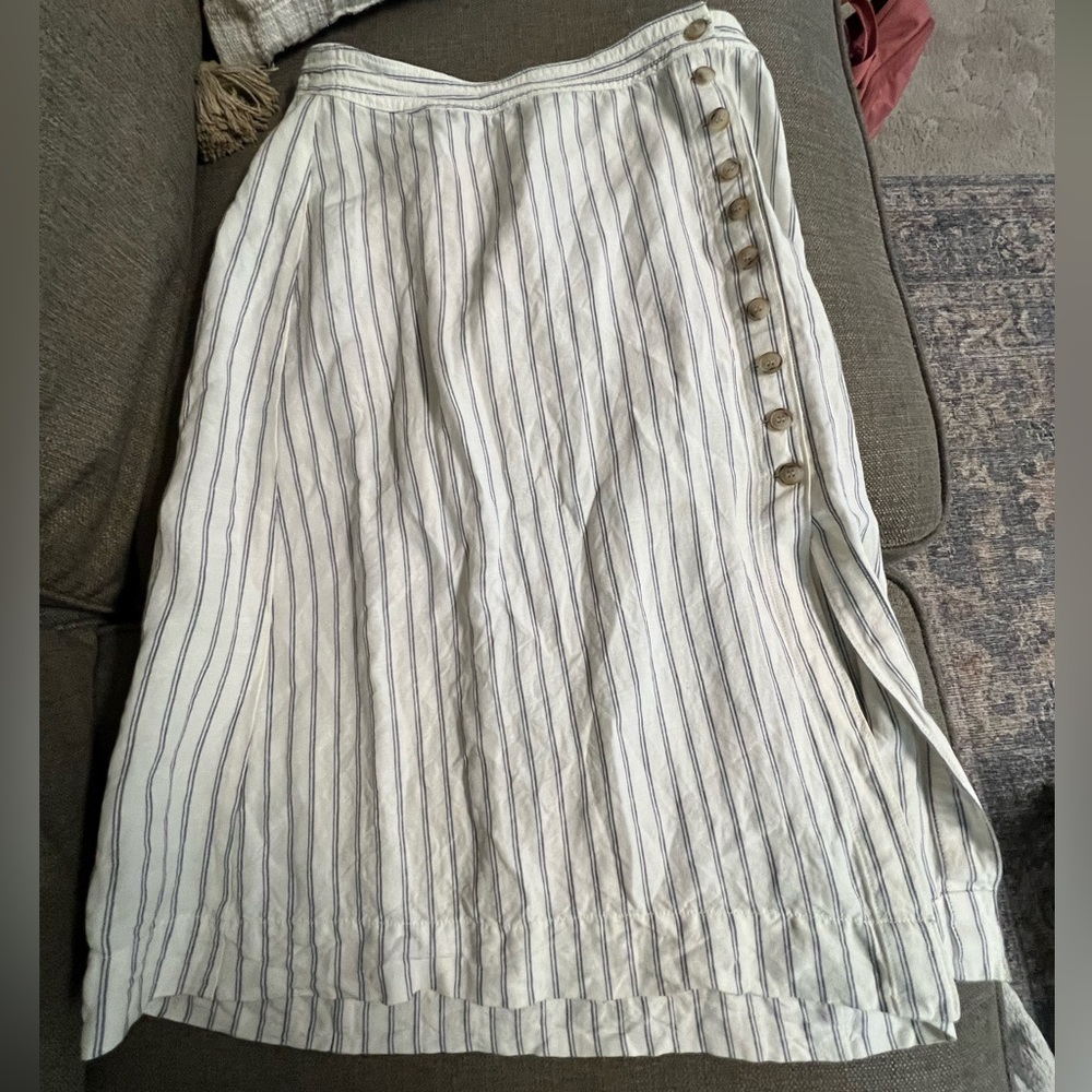 Madewell skirt, size 6. White w/ blue stripes & midi length.